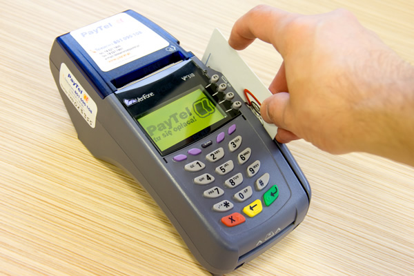 Terminal płatniczy PayTel Ingenico iWL220 - Obsługuje płatności kartami z logo VISA, MasterCard, Maestro